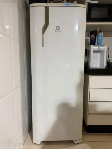 Geladeira Electrolux RFE39 branca