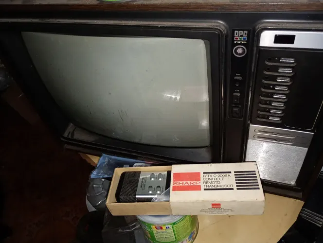 TV Antiga Sharp C-2008 Vintage (Decoração/Conserto) + Controle Remoto Original