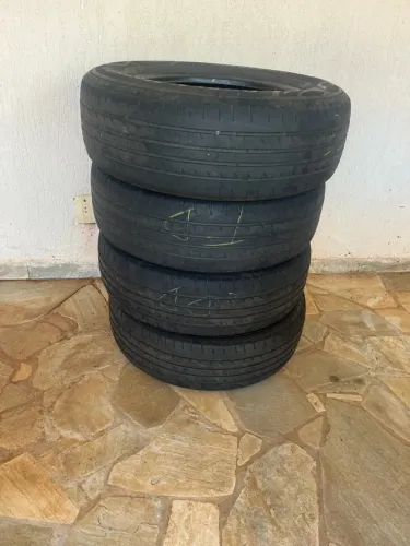Vendo pneus para 225/70/16