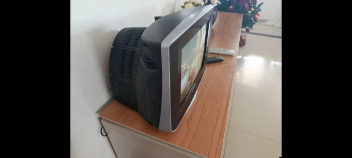 Tv antiga de tubo belíssima. 14 polegadas