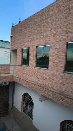 Alugo ótima casa com 3 dormitórios próximo ao Bradesco do alvorada