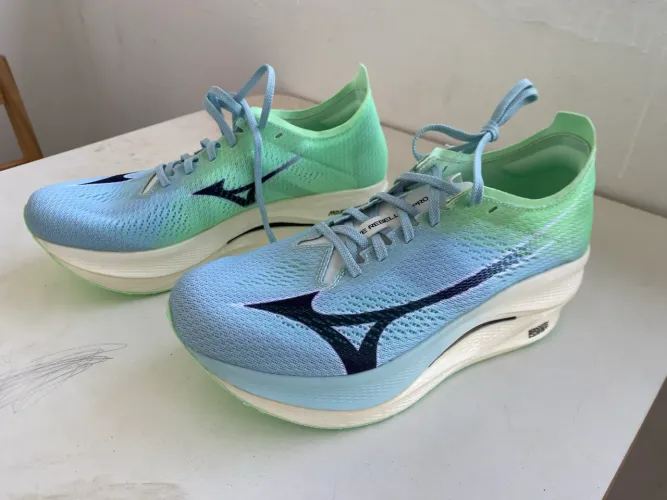 Tênis de corrida Mizuno Wave rebellion pro low