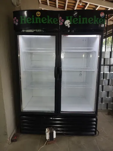 Cervejeiro expositor 2 portas metal frio semi-novo funcionando perfeitamente