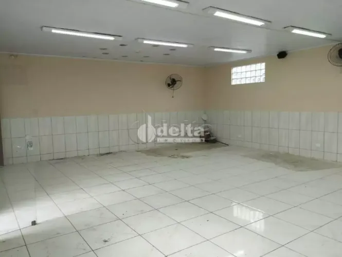 Casa com 4 quartos sendo 1 suíte disponível para venda e locação no bairro Lagoinha em Ube