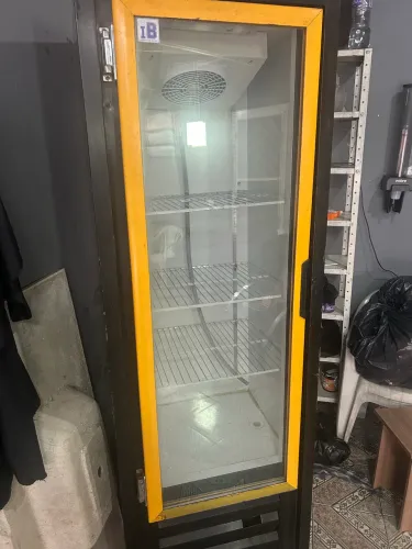 Refrigerador expositor de bebidas 