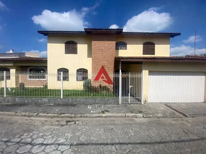 Casa à venda, 800m², 5 dormitórios, sendo 2 suítes, Jardim Siesta, Jacareí.