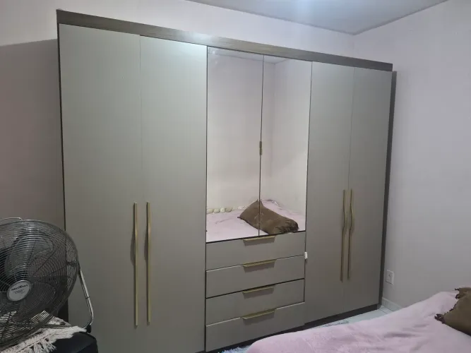 Guarda-Roupa Casal 6 Portas com Espelho e 4 Gavetas - Grande