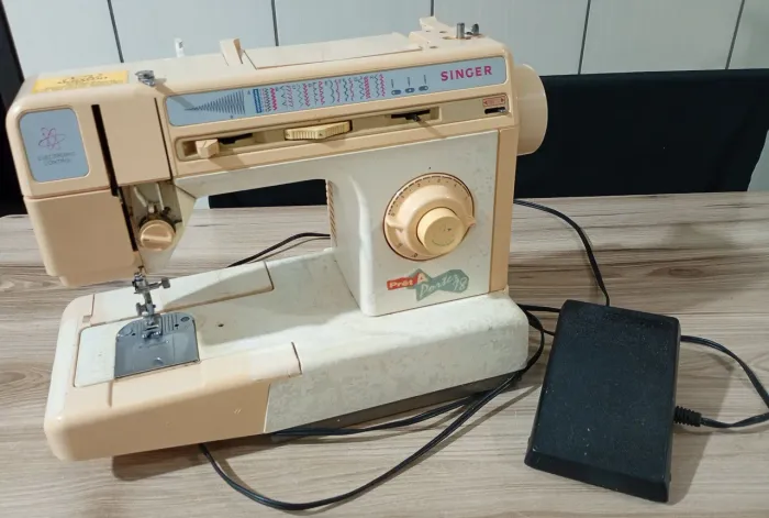 Máquina de costura singer