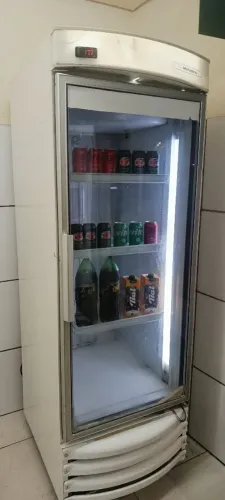 Freezer expositor de bebidas - Perfeito para frente de loja