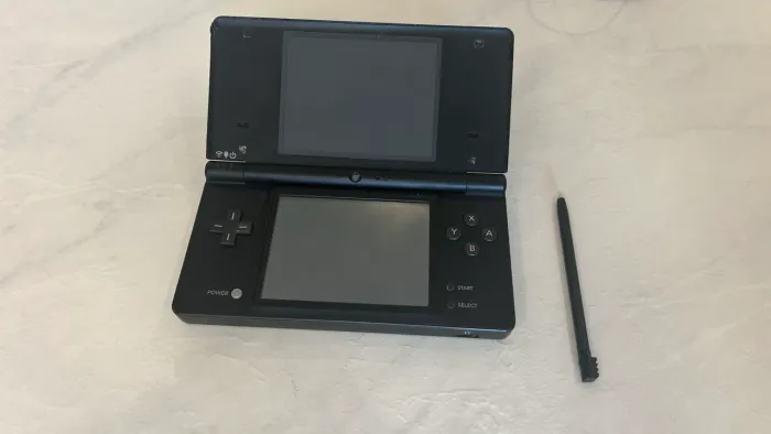 Nintendo DSI + R4 com jogos
