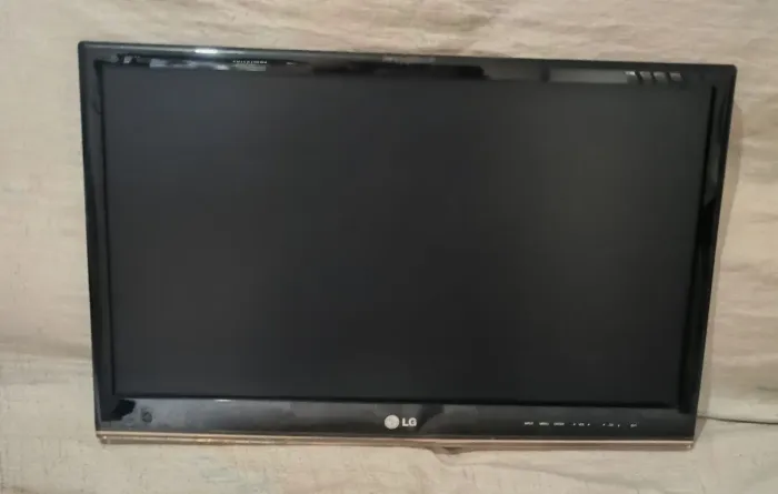 Tv LG para consertar 24 pol