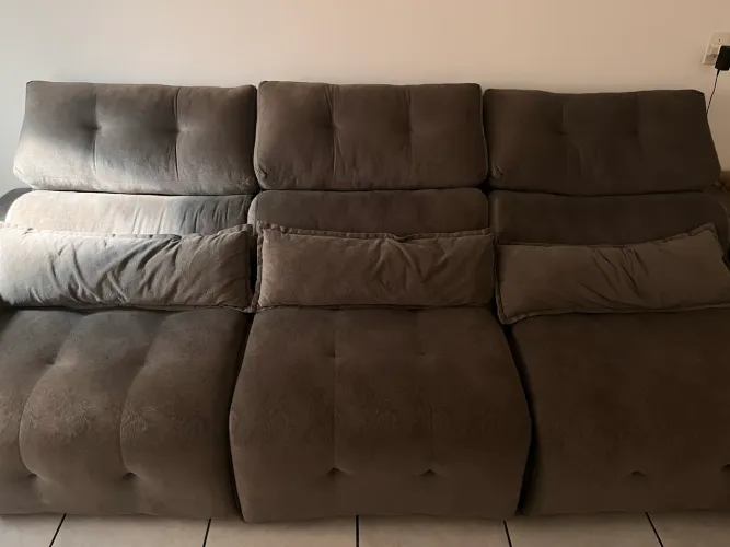 Vendo sofá retrátil inclinado 