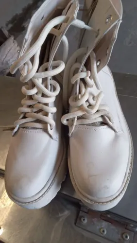 vendo uma bota semi nova