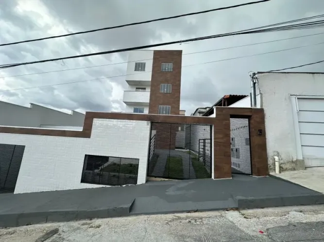 OPORTUNIDADE EXCELENTE COBERTURA EM PREDIO INDIVIDUAL NA MELHOR LOCALIZAAAO DO BAIRRO COQU