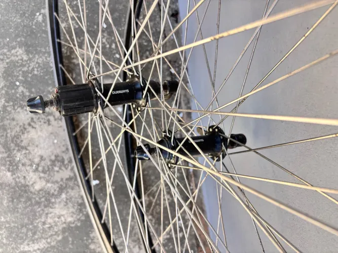 Vende-se par calha speed com cubos cassete shimano