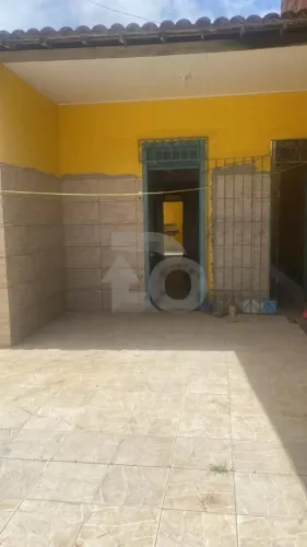 Casa à Venda no Bairro Olaria com Suíte, Varanda e 2 Vagas de Garagem