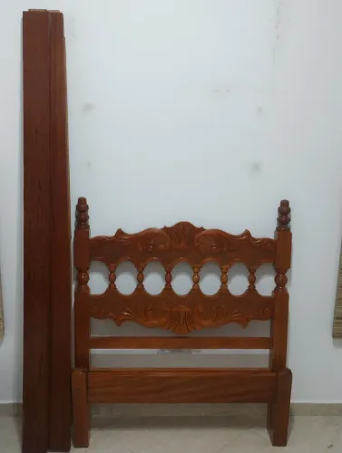 Cama de madeira