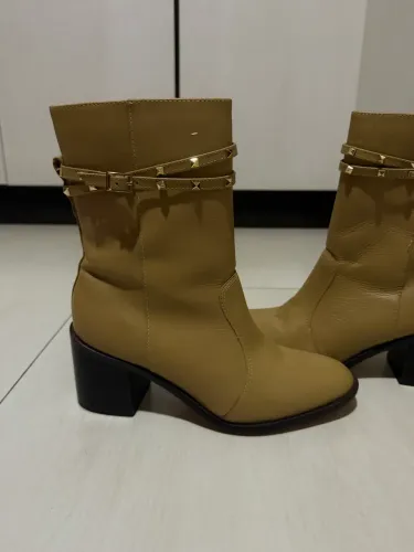 Bota Luiza Barcelos 