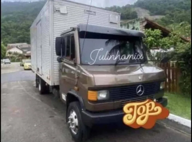 Caminhão de frete e mudança