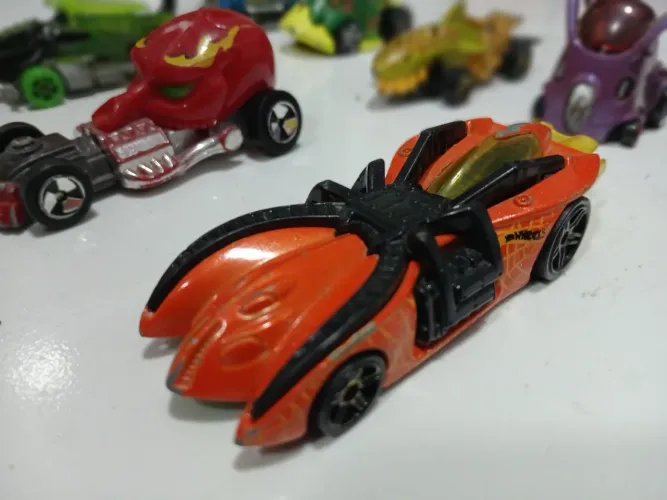 Lote de 8 carros da hotwells - Lote 6