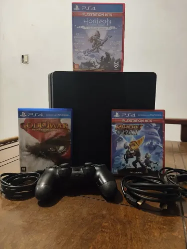 Ps4 slim 1TB + 4 jogos