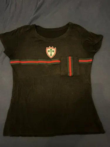 Associação Portuguesa de Desportos camiseta mulher torcedora leoa