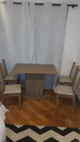 Vendo conjunto mesa + 4 cadeiras