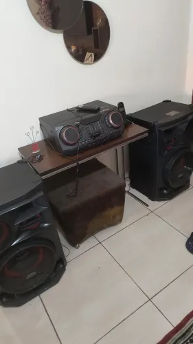Vendo aparelho de som Sytem LG , 3500 de potência, 110 volts , sou de Taubaté e não 