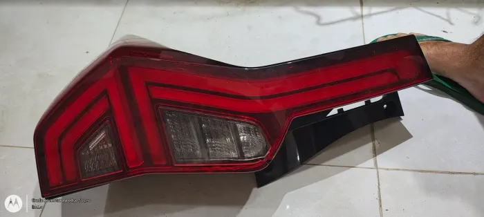 Lanterna Pajero Sport 20/25 (com detalhe))