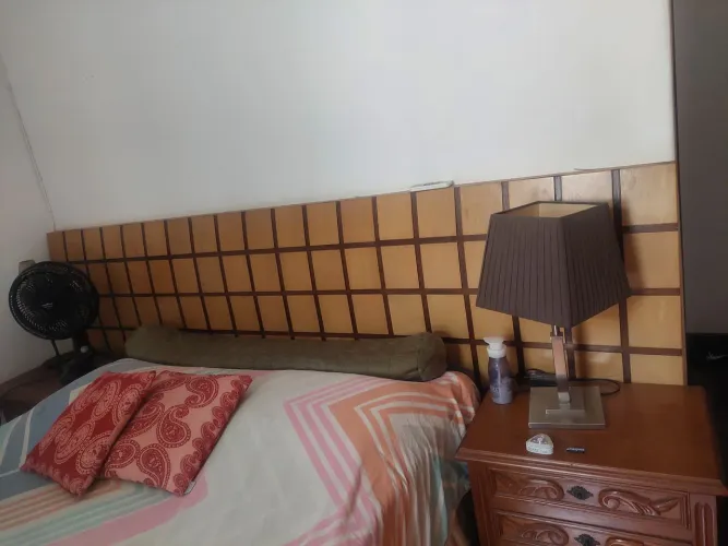 Vendo cabiceira de cama em madeira mede 2.80 de comprimento