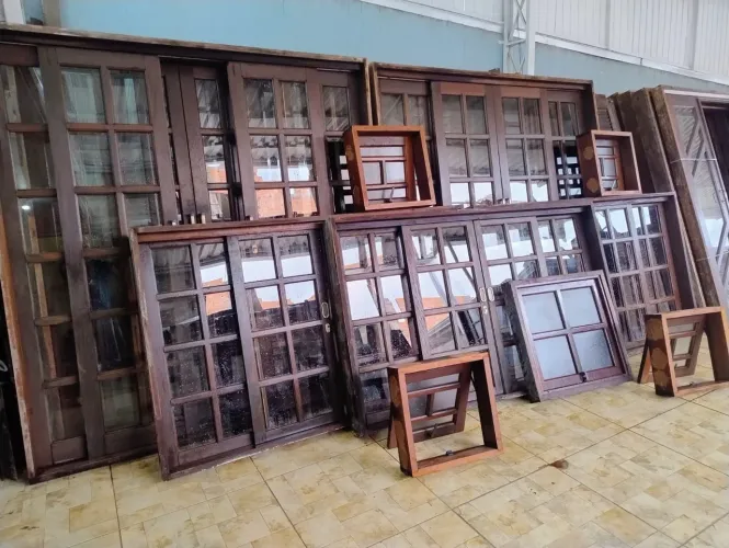 Portas e janelas imbuia