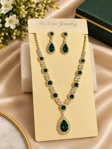 Conjunto de Joias Esmeralda Feminino - Colar e Brincos Luxuosos com Pedras Verdes