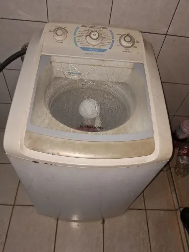 Máquina de lavar roupa eletrolux