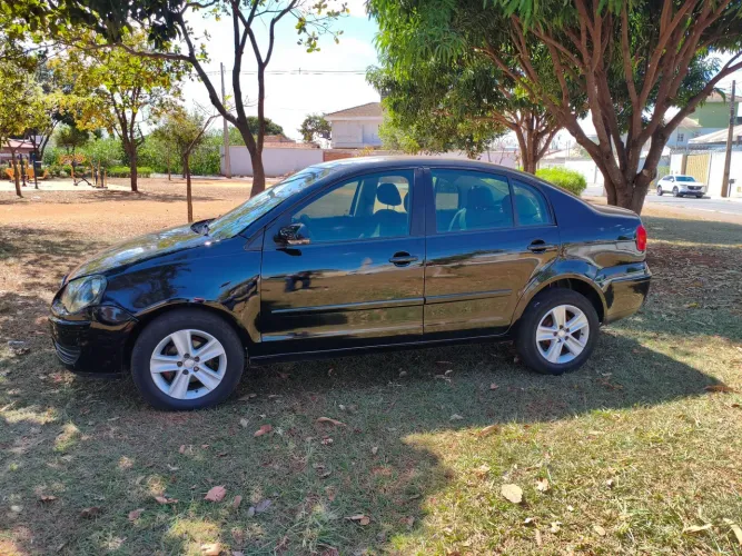 Volkswagen Polo Sedan 1.6 MI Total Flex 8V 4P 2011