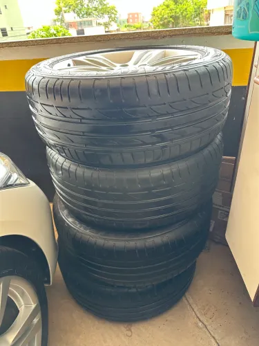 Rodas aro 17 com pneus runflet zerados 