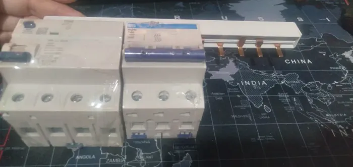 Disjuntor WEG 40A+ IDR WEG 25A + Barramento Pente Trifásico de 12 Pinos