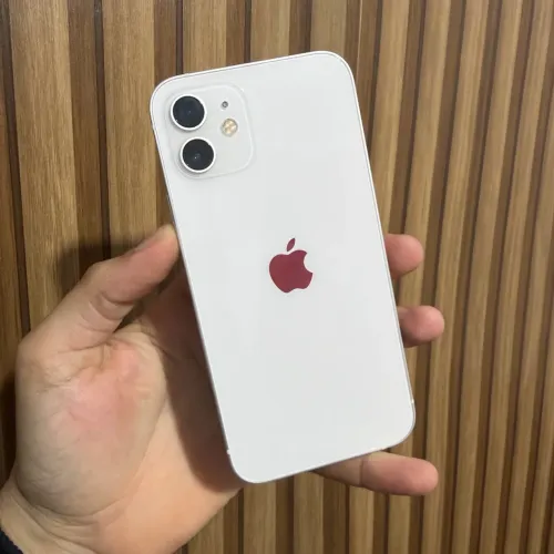 iPhone 12 Branco sem detalhes em estado de novo, passo cartão.