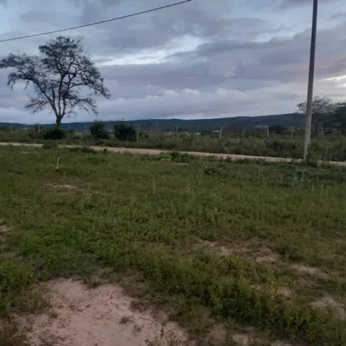 Terreno localizado na cidade de Bezerros- PE, no loteamento Shalom, (próximo ao parque de