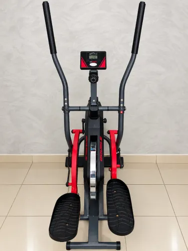 Aparelho Elíptico / Simulador de Caminhada com Regulagem de Resistência.
