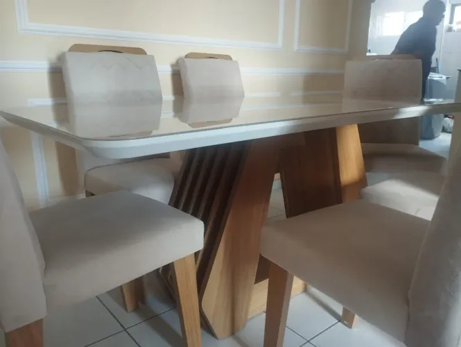 Conjunto de mesa com 6 cadeiras 