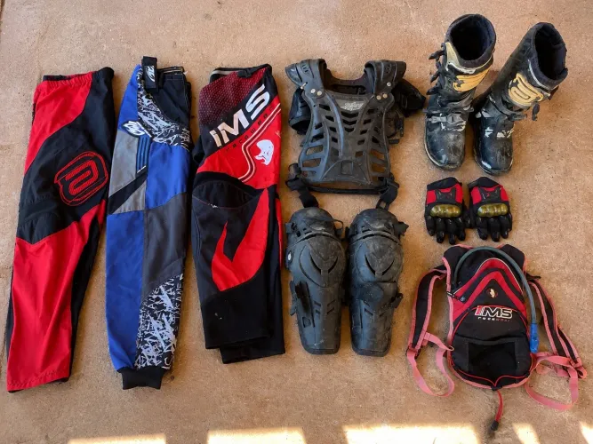 Kit Completo Motocross/Trilha Usado - Calças, Botas, Colete, Joelheiras, Luvas e Mochila