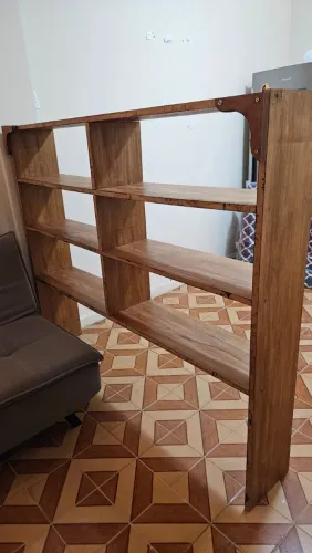Estante em madeira maciça 160 cm (compr) x 140 cm (alt) - Glória/RJ