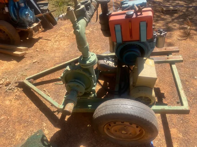 Conjunto Motor 11cv, Gerador 4Kva e Bomba (Negociável)