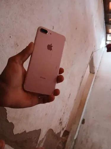 iPhone 7 plus com pequena mancha na tela