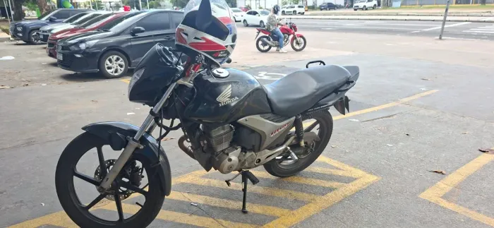 Vendo titan 150 selada, quitada e pronta para rodar.