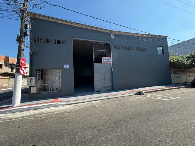 Galpão Industrial 430m² com Mezanino, Pé Direito Alto e Acesso para Carreta  Santa Paula I