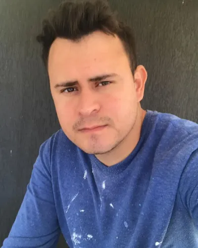 Sou pintor profissional estou a disposição pra início imediato