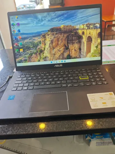 Vendo Notebook Asus E510