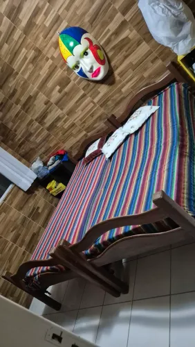 Duas camas de madeira solteiro com.colchãoo novos