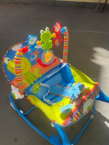 Cadeirinha musical vibratório de bebê